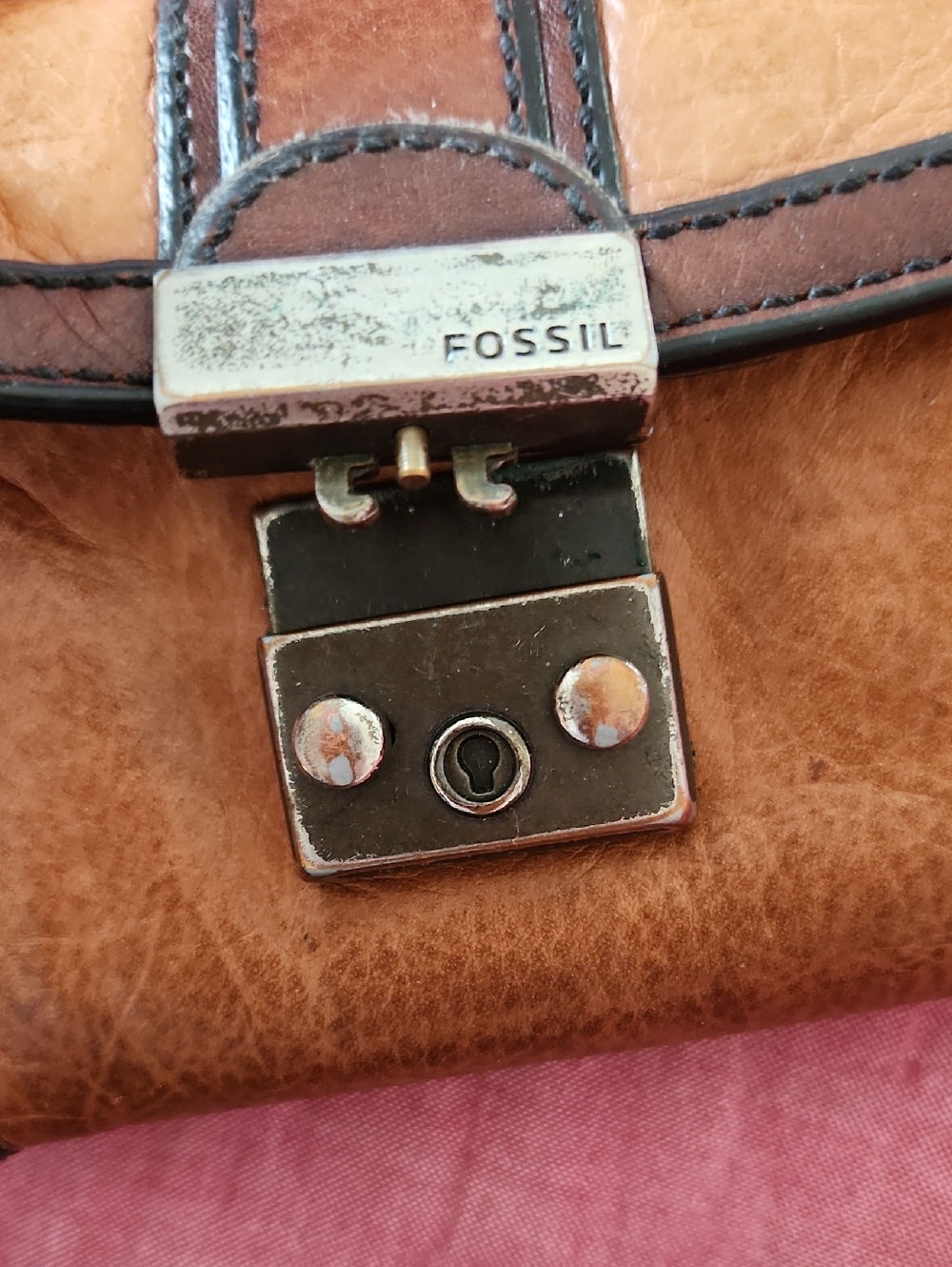 Vintage Classic Fossil Women's Tan & Brown Leather Compact Wallet - Picture 3 of 13